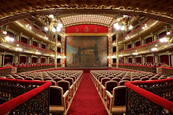 Romea Theatre. Stalls and curtain - Tourism in Murcia
